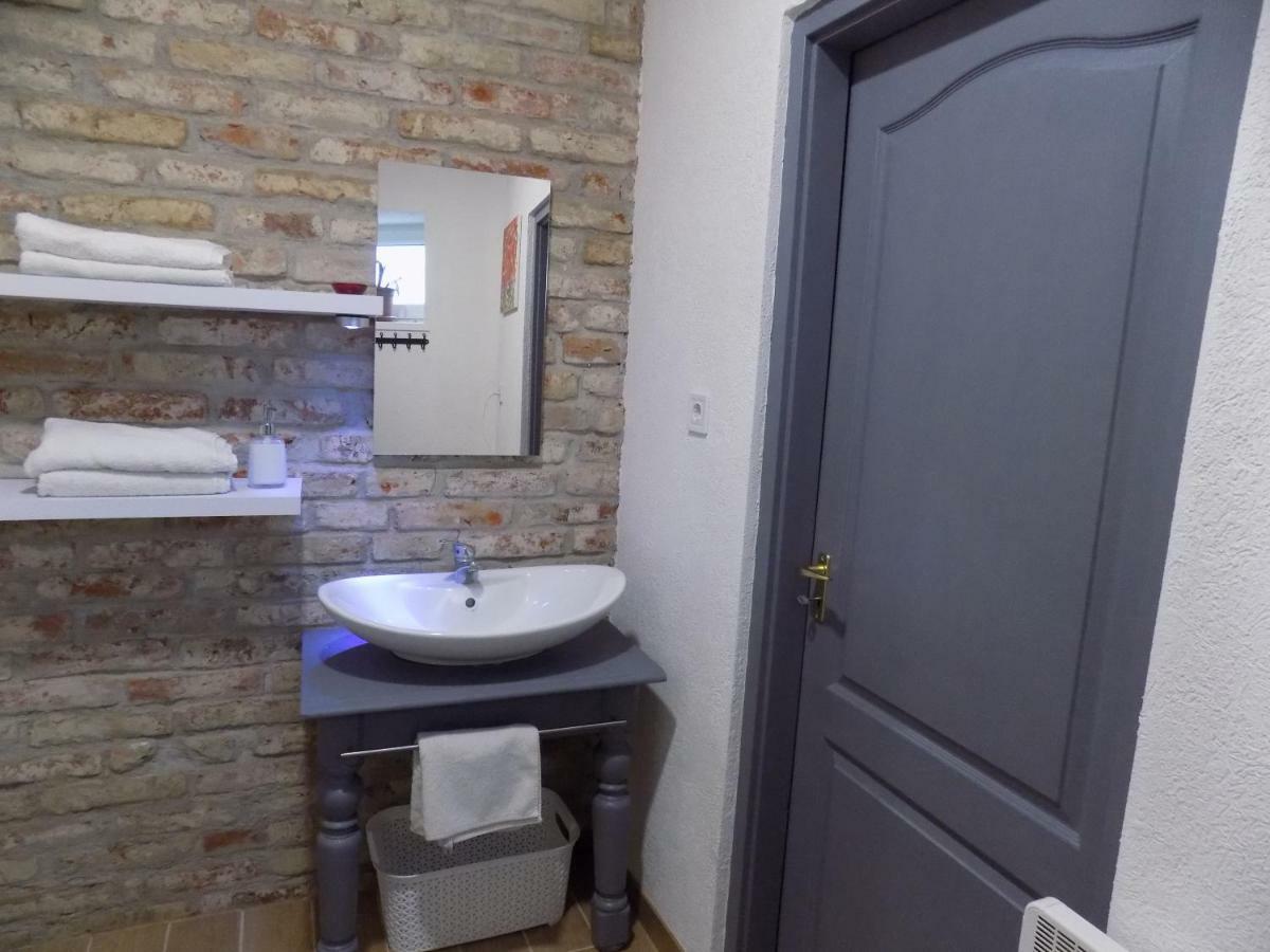 Koller Apartmanhaz Sarvar Exterior photo